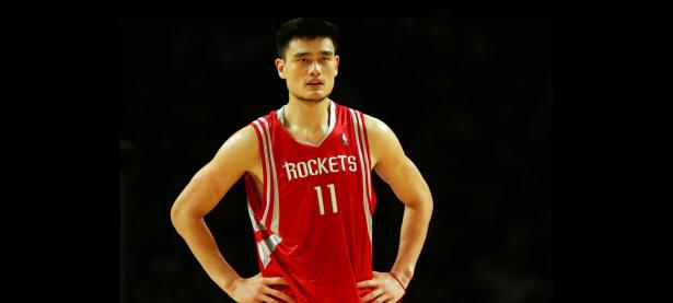 莱万多夫斯基在勇士比赛中挺进下一轮，回归赛场引发热议！