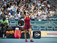  穆古鲁扎迎来七赛季高光表现，加拿大队球迷沸腾！